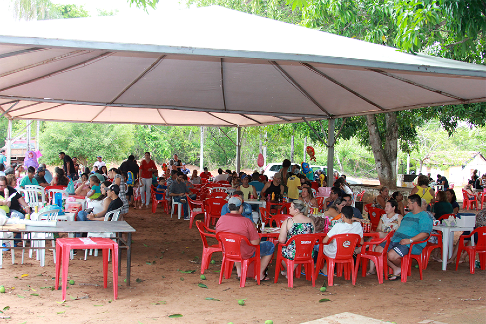 SERVIDOR PÚBLICO DE ROCHEDO TEVE ALMOÇO DE CONFRATERNIZAÇÃO