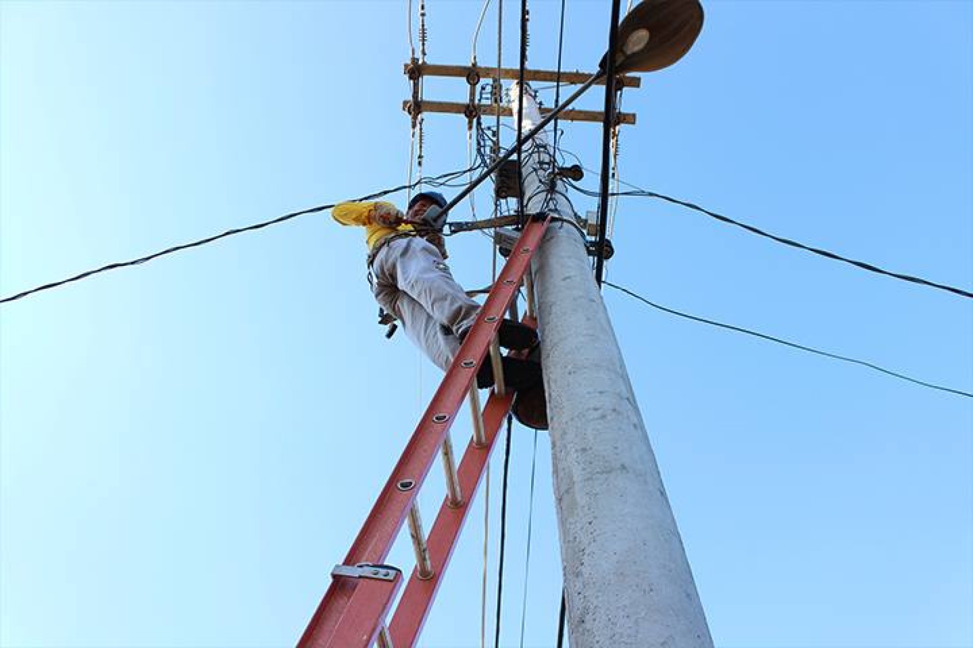 LIGADA NA MANUTENÇÃO ELÉTRICA