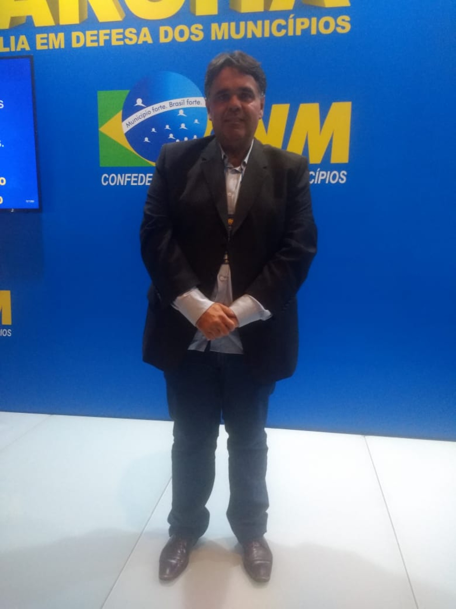 EM BRASÍLIA PREFEITO JUNINHO REGULARIZA RECURSOS DO TRANSPORTES ESCOLAR  QUE ESTAVA SEM RECEBER DESDE 2005