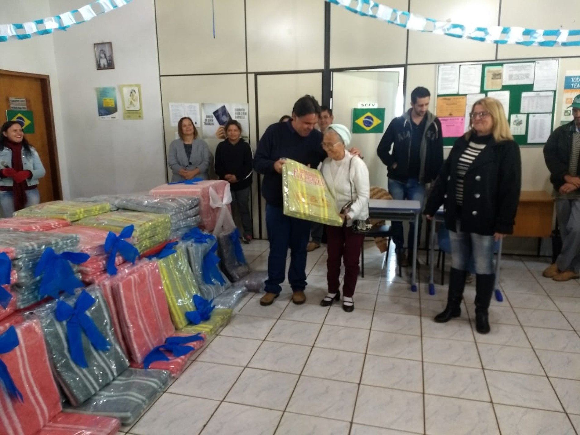 ENTREGAS DOS COBERTORES, PROGRAMA “AQUEÇA UMA VIDA” GOVERNO ESTADUAL.