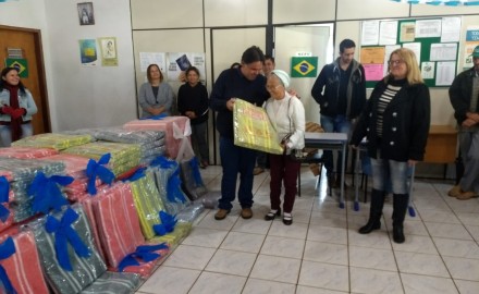 ENTREGAS DOS COBERTORES, PROGRAMA “AQUEÇA UMA VIDA” GOVERNO ESTADUAL.