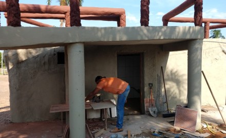 BANHEIROS DA PRAÇA MUNICIPAL ESTÃO SENDO REFORMADOS E AMPLIADOS.