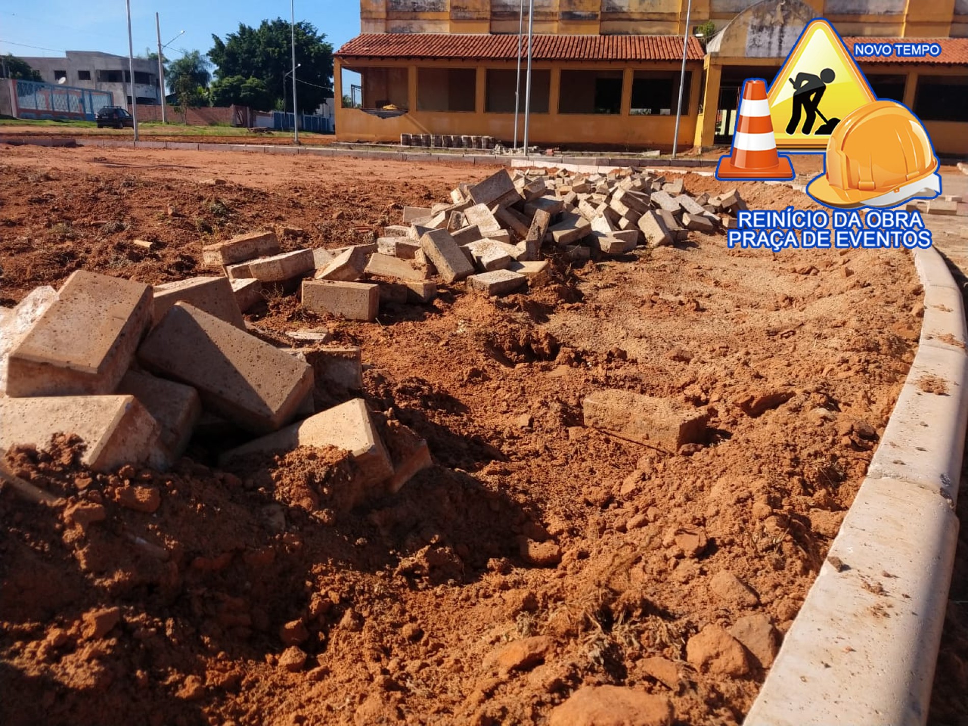 Prefeitura reinicia obra de construção da praça de eventos na entrada da cidade
