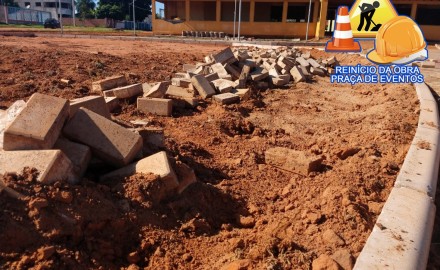 Prefeitura reinicia obra de construção da praça de eventos na entrada da cidade
