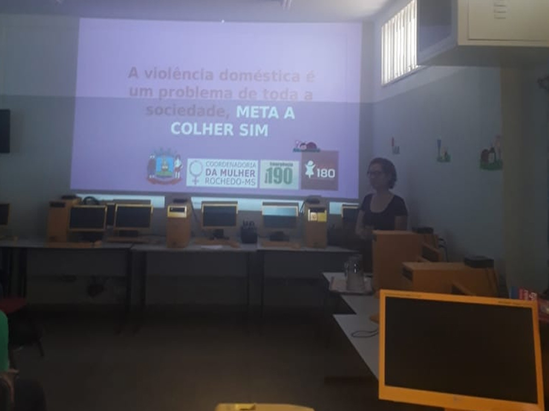 MARIA DA PENHA VAI A ESCOLA