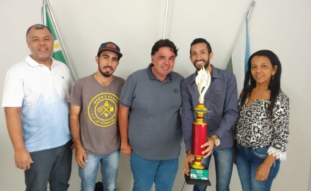 PREFEITO RECEBE REPRESENTANTES DA BANDA MUNICIPAL
