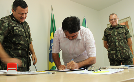 PREFEITO JUNINHO É EMPOSSADO COMO PRESIDENTE DA JUNTA MILITAR EM ROCHEDO.