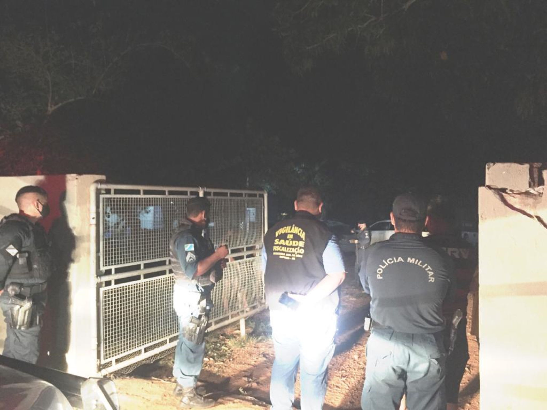 Atuação da vigilância sanitária com parceria da polícia na noite deste sábado termina em "Festeiros detidos"