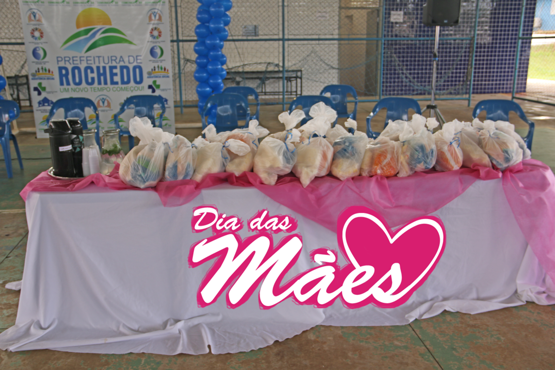 Cestas básicas são distribuídas a 400 famílias carentes para o Dia das Mães